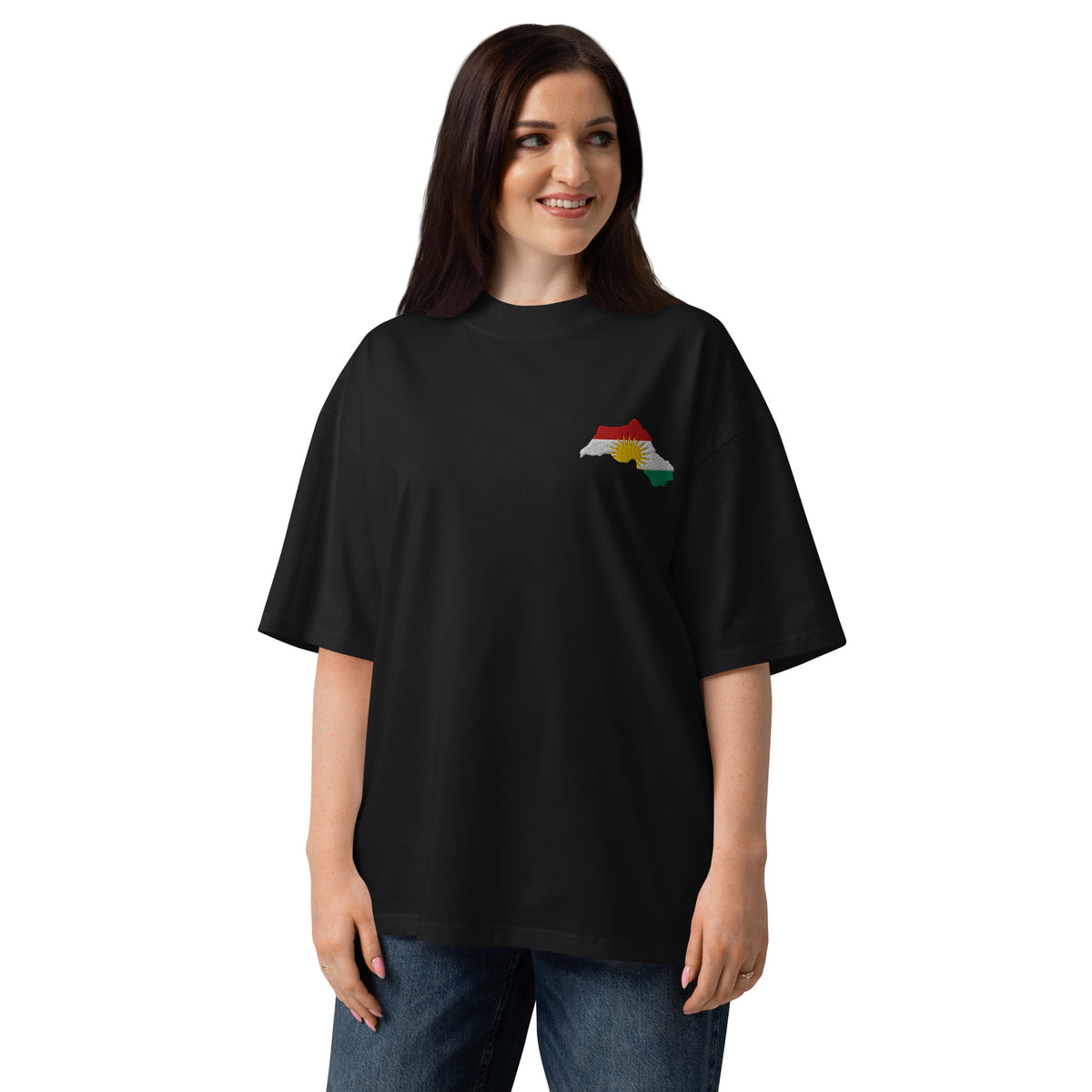 Bestickte Kurdistan Kaart Héich-Hals T-Shirt | Bio Koteng – Kurdeschen T-Shirt mat Ausso