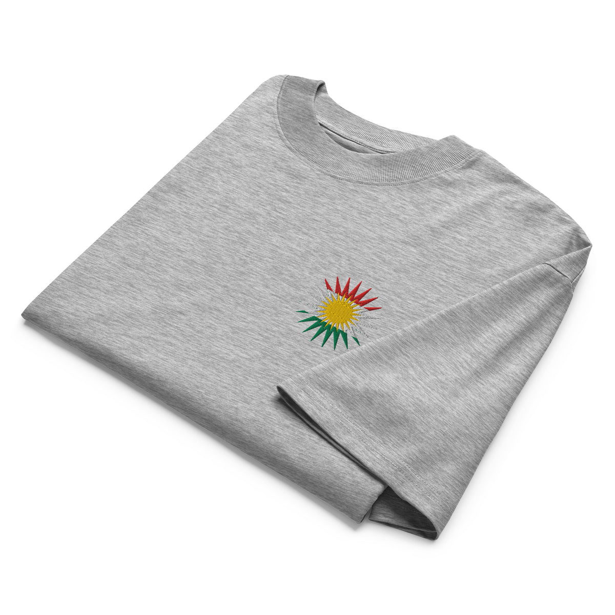 Camiseta unisex con la bandera de Kurdistán bordada – Camiseta kurda oversize – Vista frontal del modelo