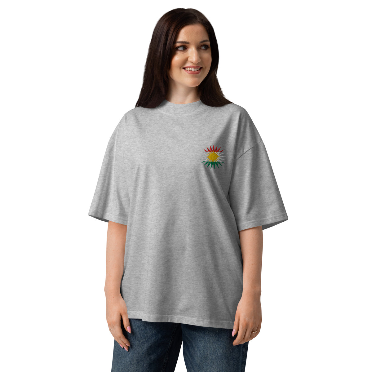 Camiseta unisex con la bandera de Kurdistán bordada – Camiseta kurda oversize – Primer plano del estampado